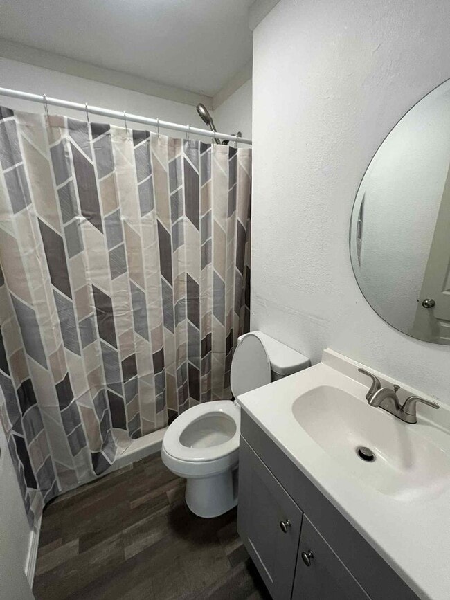 Building Photo - Newly Remodeled 3 Bedroom / 2 Bathroom Hom...