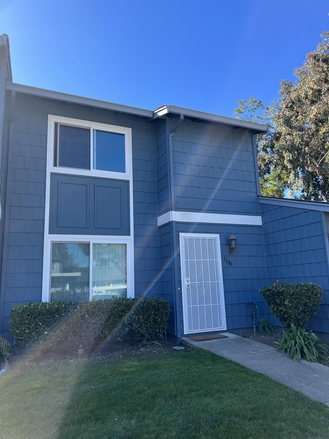 Building Photo - 1180 Spring Valley Common