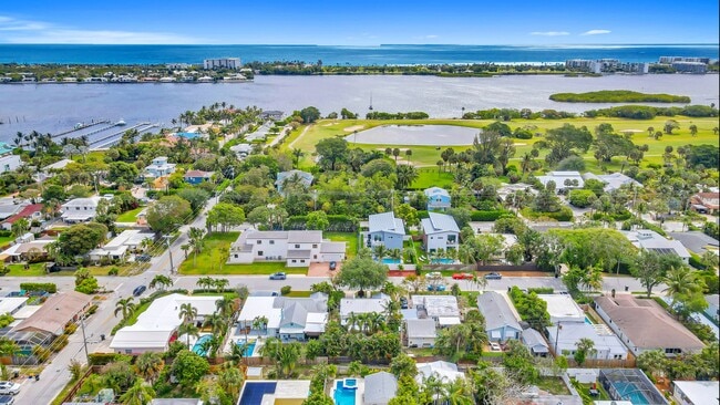 Primary Photo - 1517 N Palmway