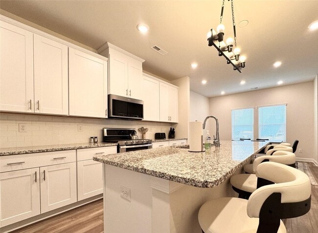 Building Photo - Enchanting 3-Story Single Home  | 4 BR/3.5BA | 2-Car Garage |In City Park Community!