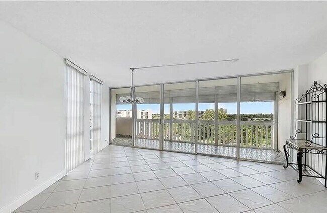 Building Photo - 6921 Environ Blvd