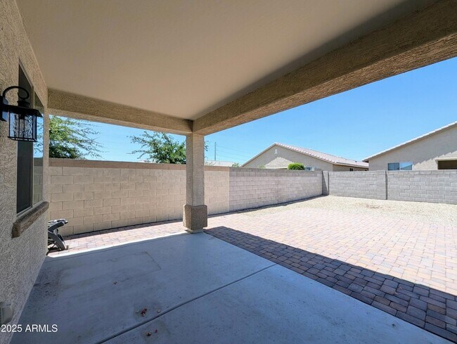Building Photo - 6952 W Golden Ln