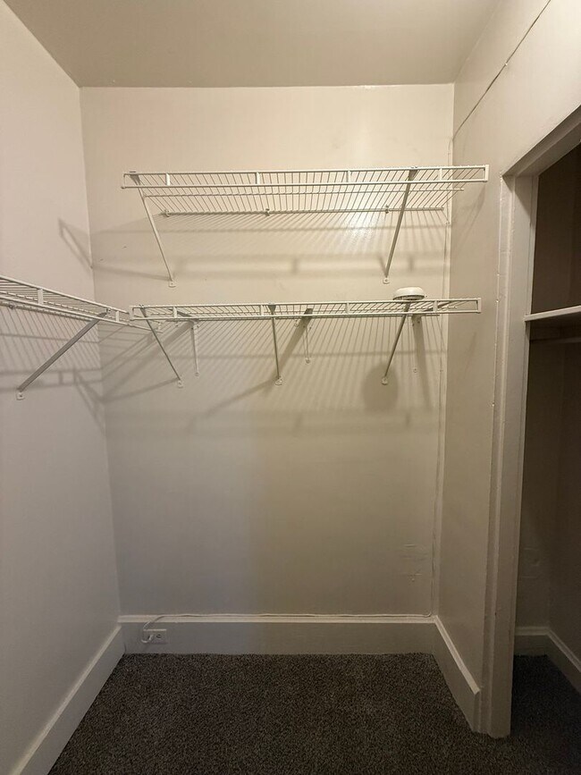 Building Photo - 204 E High St