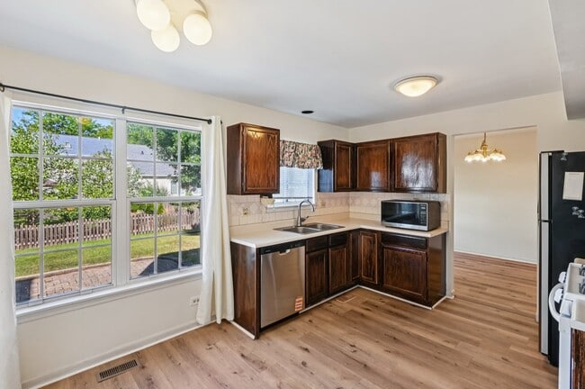 Building Photo - 644 Sandwedge Pl