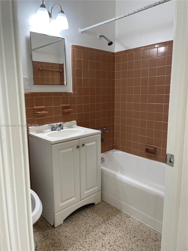 Building Photo - 940 SW 10th St