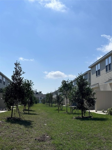 Building Photo - 3010 Canary Ave
