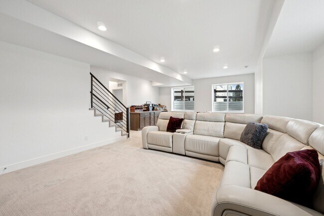 Building Photo - Absolutely Gorgeous Cordera Home