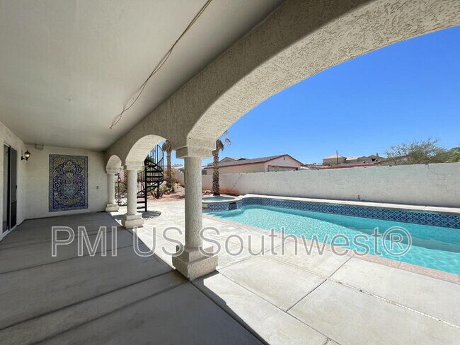 Building Photo - 3300 Ridge View Ave