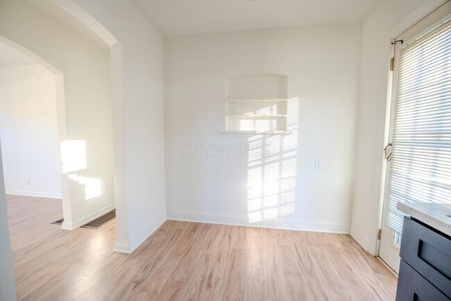 Building Photo - 657 E Moler St