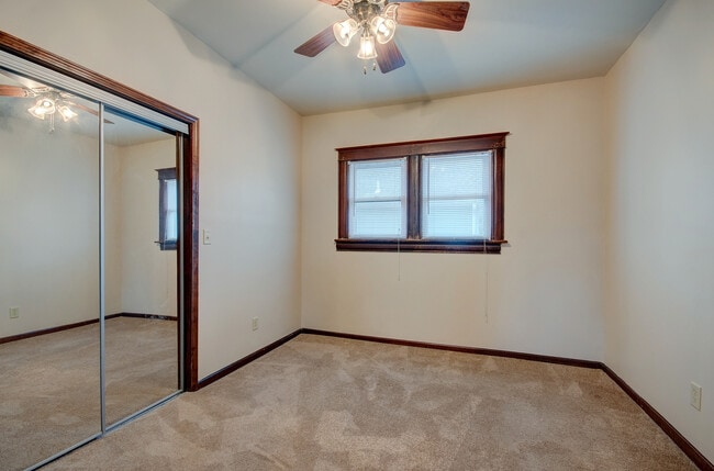 Building Photo - 811 John St