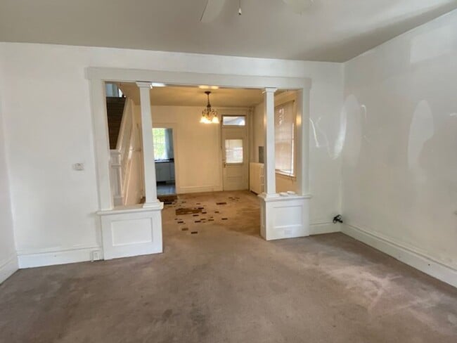 Building Photo - Pedrosa -713-715 Linden Avenue