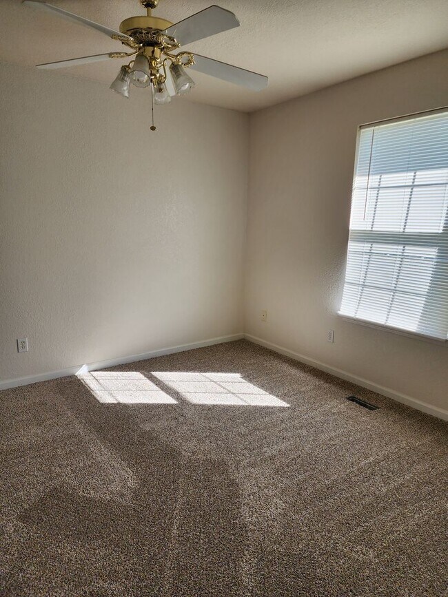 Building Photo - 2681-2683 E Oakbrook Dr