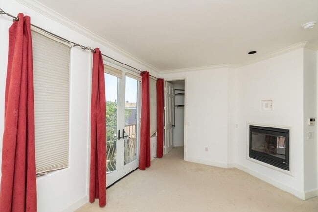 Building Photo - 3 Bedroom Townhome in Crown Point – Pacific Beach