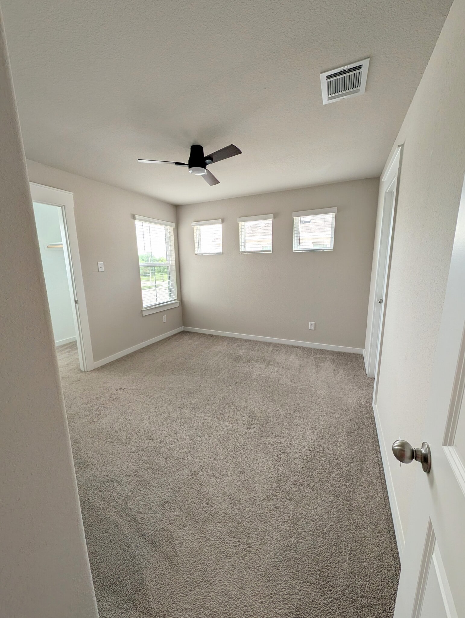 Building Photo - 2316 Calvert Dr