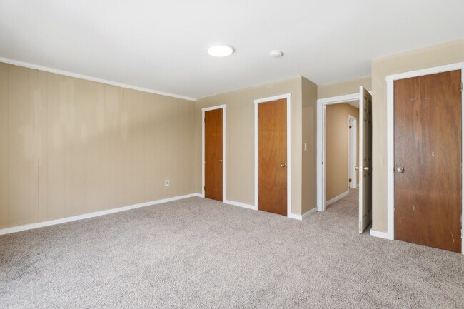 Building Photo - This well-maintained 4-bedroom, 2-bath duplex offers a spacious layout with all the comforts of h...