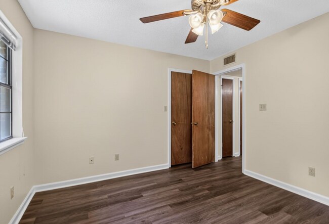 Building Photo - 207 Turner Ave