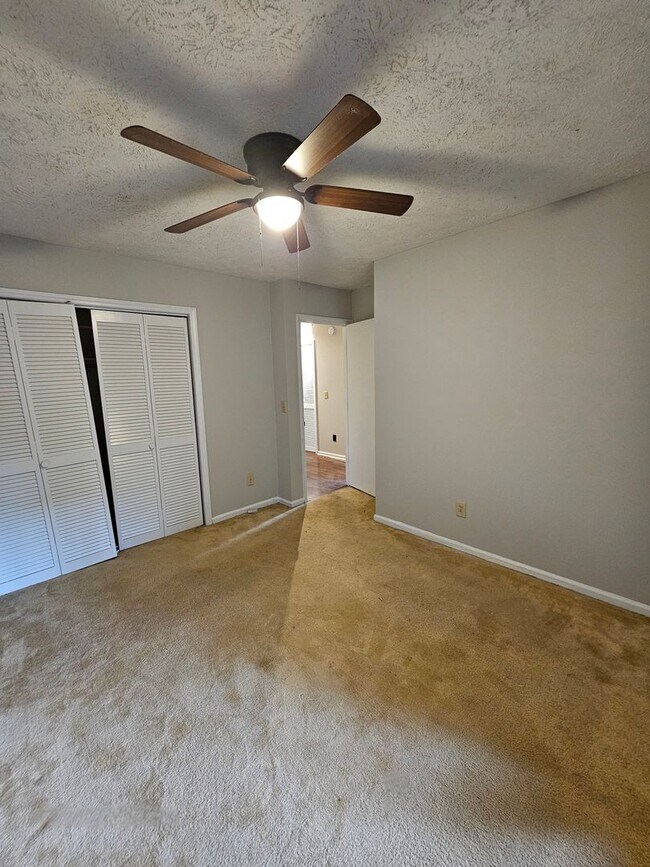 Building Photo - Charming & Spacious 3-Bed, 2-Bath Home in ...