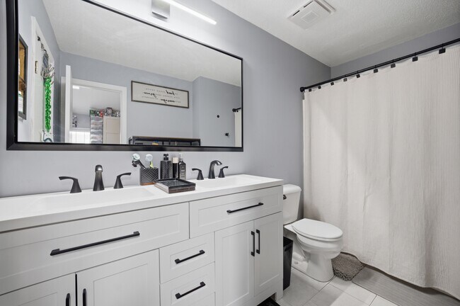 Building Photo - 6 Tamarisk Quay