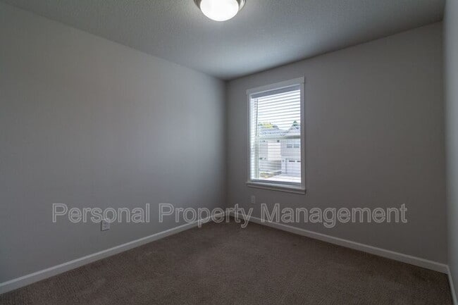 Building Photo - 5716 NE 58th Way