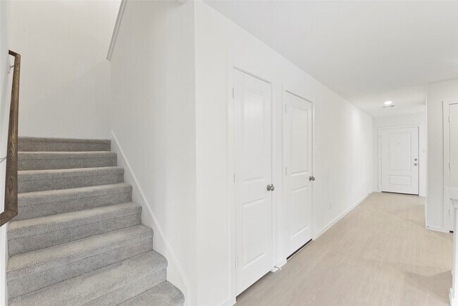 Building Photo - 253 Douglas Hls Dr