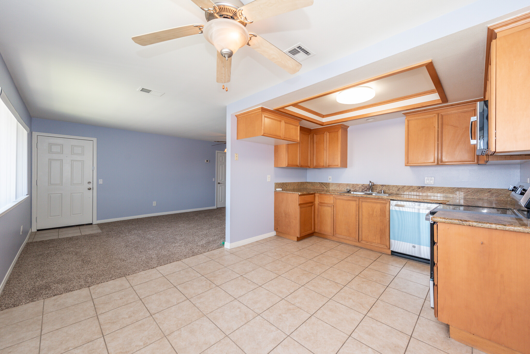 Living - 1554 Border Ave