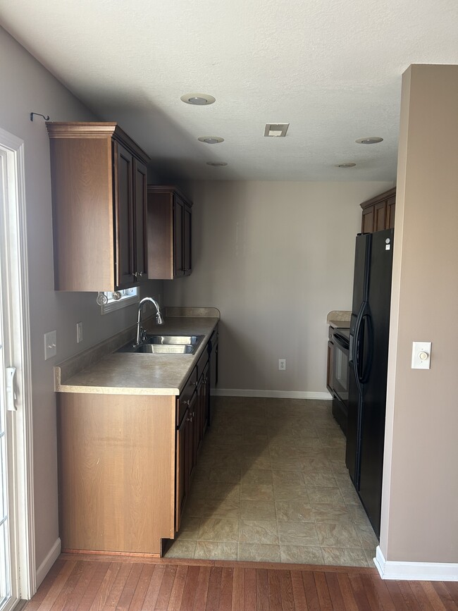 Building Photo - 2121 S Greenwood Dr