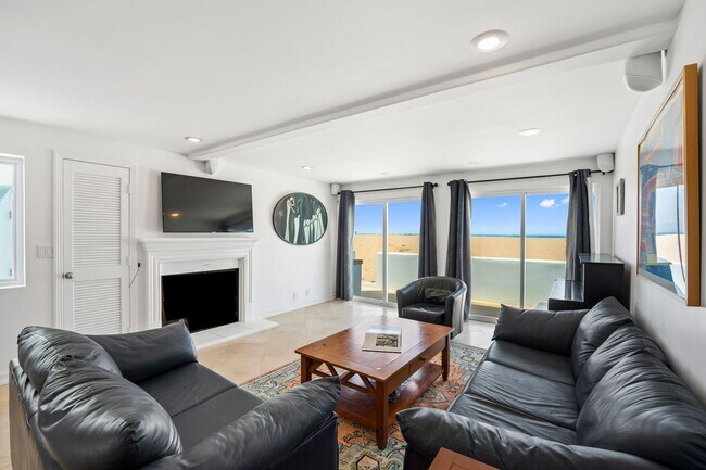 Building Photo - 3525 Ocean Dr