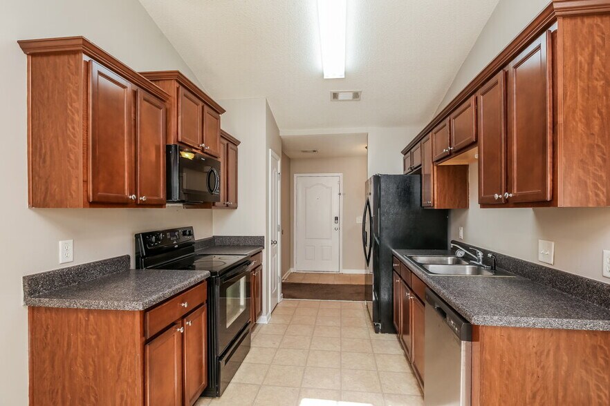 Building Photo - 2120 Crown Park Dr