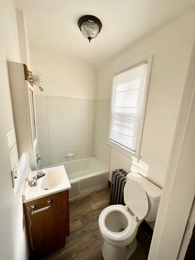 Building Photo - 1424 W Philadelphia St