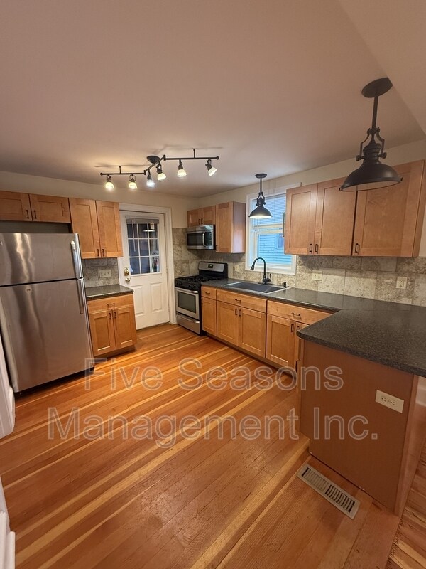 Building Photo - 138 N Champlain St