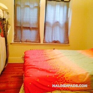 Building Photo - 349 Pleasant St