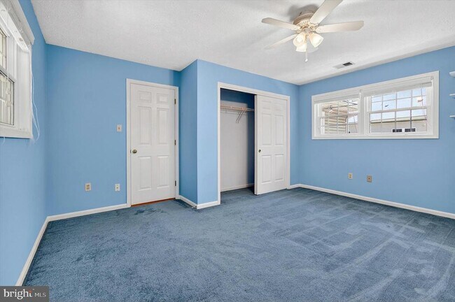 Building Photo - 8405 Overlook St