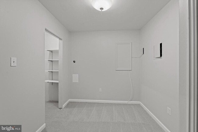 Building Photo - 7 Willwood Ct