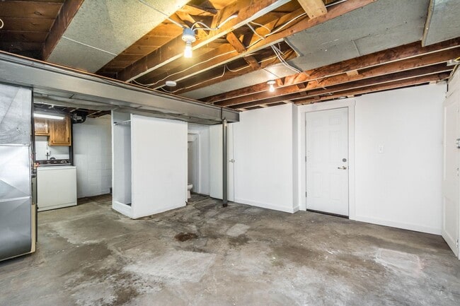 Building Photo - AVAILABLE AUGUST 1ST! DON'T MISS THIS BEAUTIFUL 3 BEDROOM IN WEST MIFFLIN!