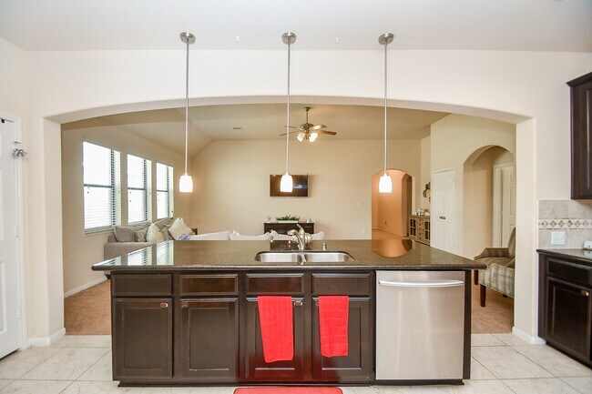 Building Photo - 5619 Drumlin Field Way