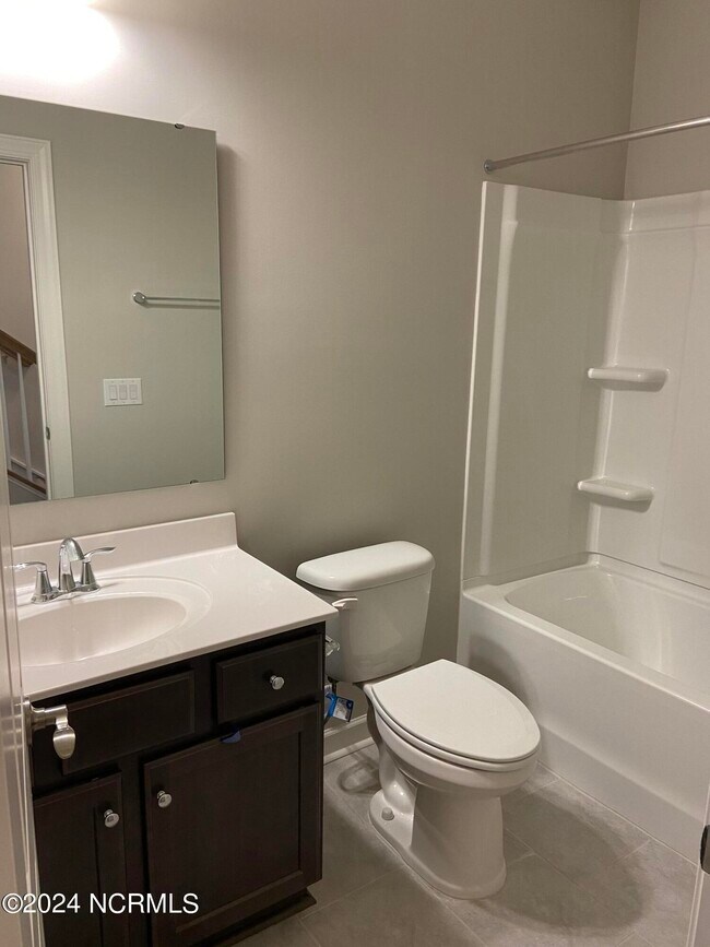 Building Photo - 5872 Pk W Cir