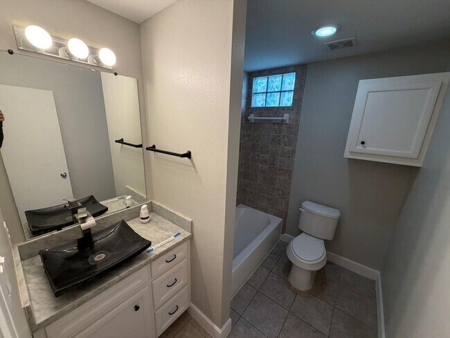 Building Photo - 2710 Hullsmith Dr