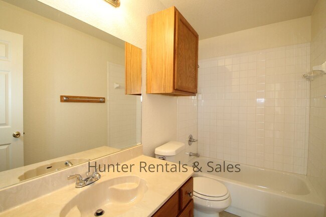 Building Photo - Updated 3-Bedroom, 2-Bath Townhome with Do...