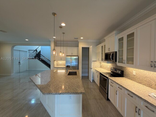 Building Photo - 455 SW 113th Ln