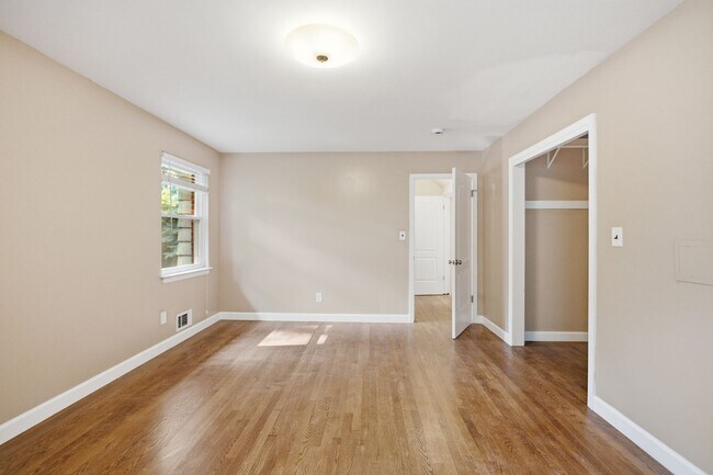 Building Photo - 10715 Clermont Ave