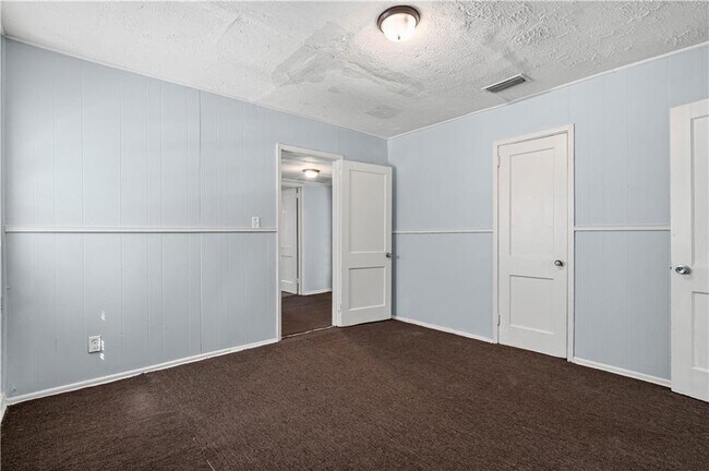 Building Photo - 2063 N Gimon Cir