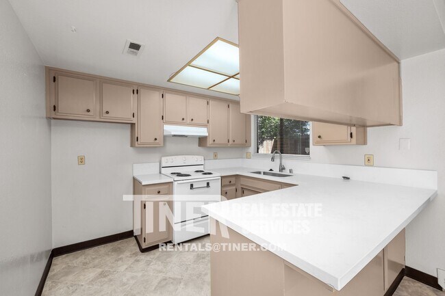 Building Photo - 9282 Corinthian Cir