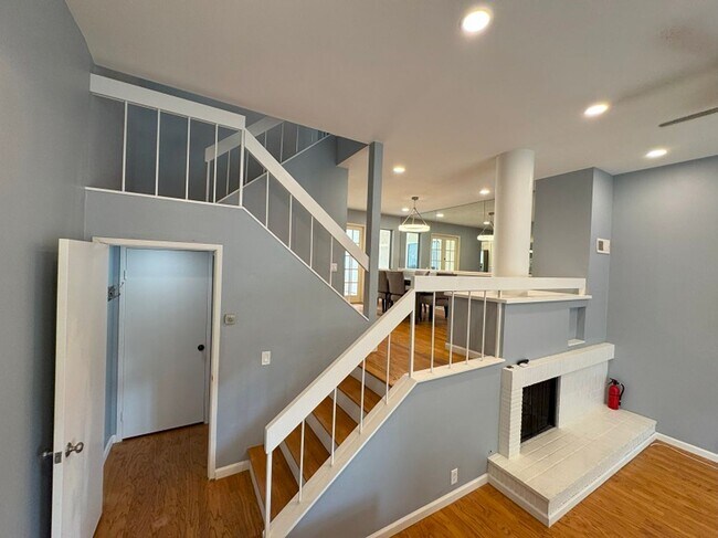 Building Photo - Stunning house in the heart of La Jolla Cl...