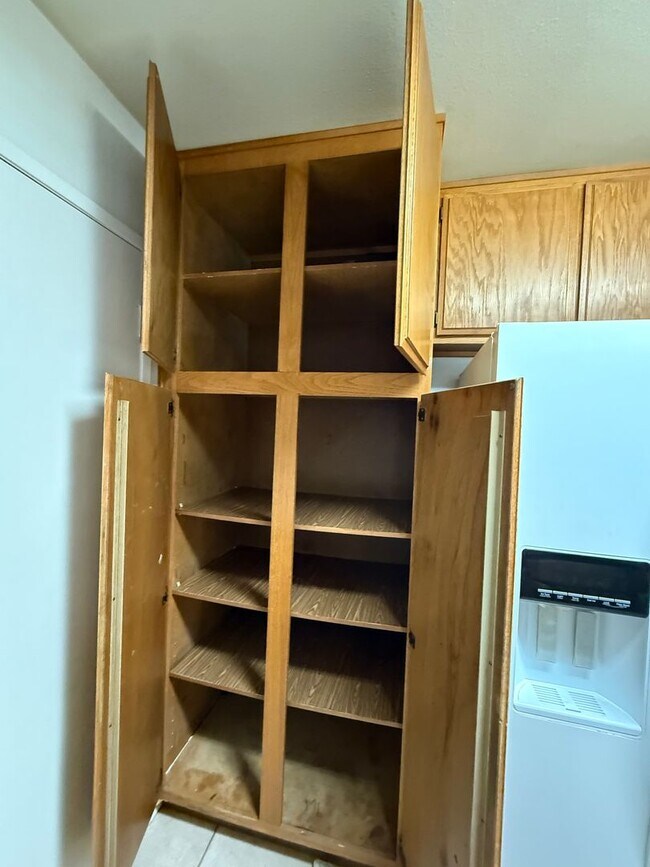Building Photo - Hesperia Home, 3 Bedroom's, 2 Bathrooms, New paint, New Carpet,
