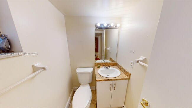 Building Photo - 8860 Fontainebleau Blvd