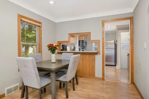 Building Photo - Charming 3-Bed Gem with Hardwood Floors in Saint Louis Park!
