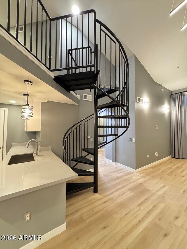 Building Photo - 1701 E Colter St