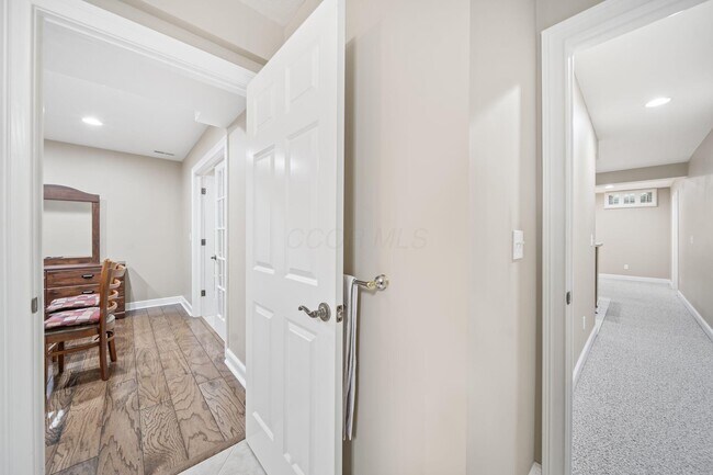 Building Photo - 4939 Stonehaven Dr