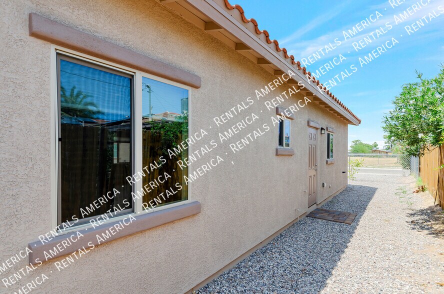 Building Photo - 820 E 35th St