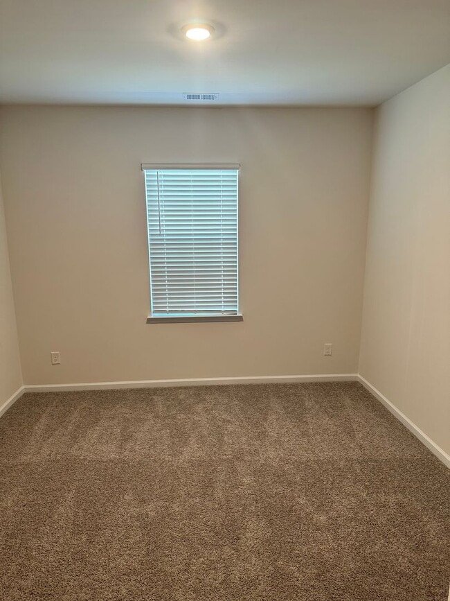 Building Photo - Gourgeous Brand New 4 bedroom Home near La...